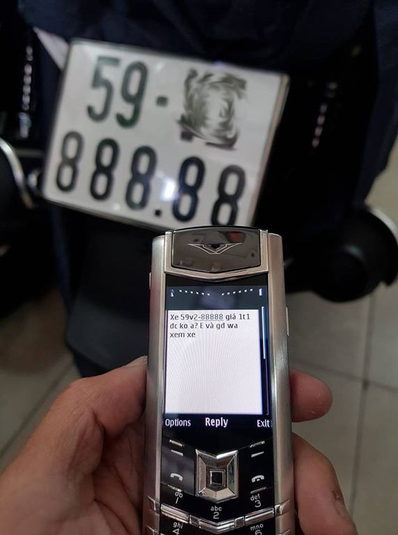 Tuy có giá cao ngất tưởng, lên tới cả tỷ đồng nhưng vẫn có rất nhiều người sẵn sàng chi bạo để sở hữu 