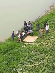Phát hiện thi thể nam giới nổi lập lờ trên sông Chu