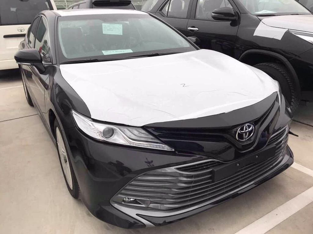 Rò rỉ hình ảnh 2 phiên bản Toyota Camry 2019 vừa mới xuất hiện tại Việt Nam