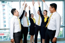 Nhân viên ngân hàng thu nhập hàng trăm triệu đồng mỗi tháng