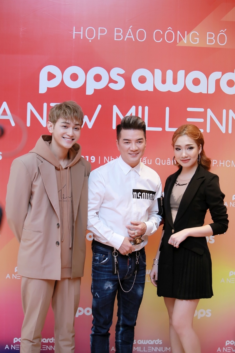 Tại sự kiện họp báo giới thiệu POPS Awards, Đàm Vĩnh Hưng đã khích lệ Roy và Queen hãy thể hiện thật tốt trong các hoạt động sắp tới