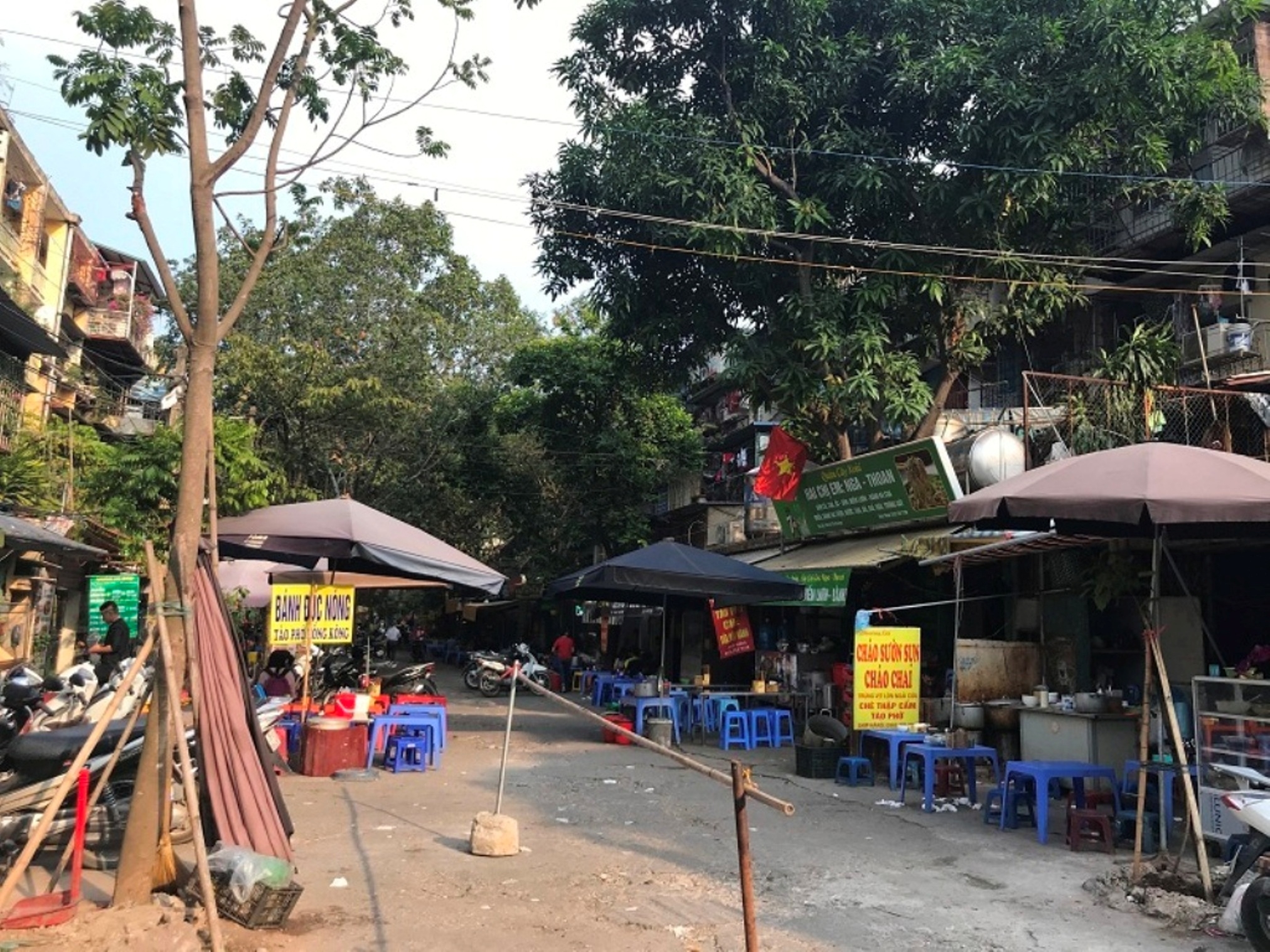 Tìm lại sân chơi cho các khu tập thể - “Cuộc chiến” dai dẳng - Bài 1: Biến sân chung thành của riêng