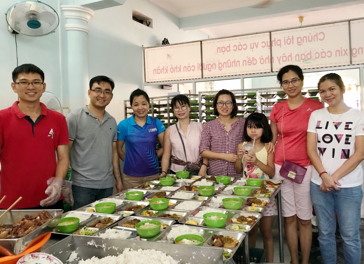 Ban Nữ công tổ chức Bữa cơm từ thiện tại Vũng Tàu.
