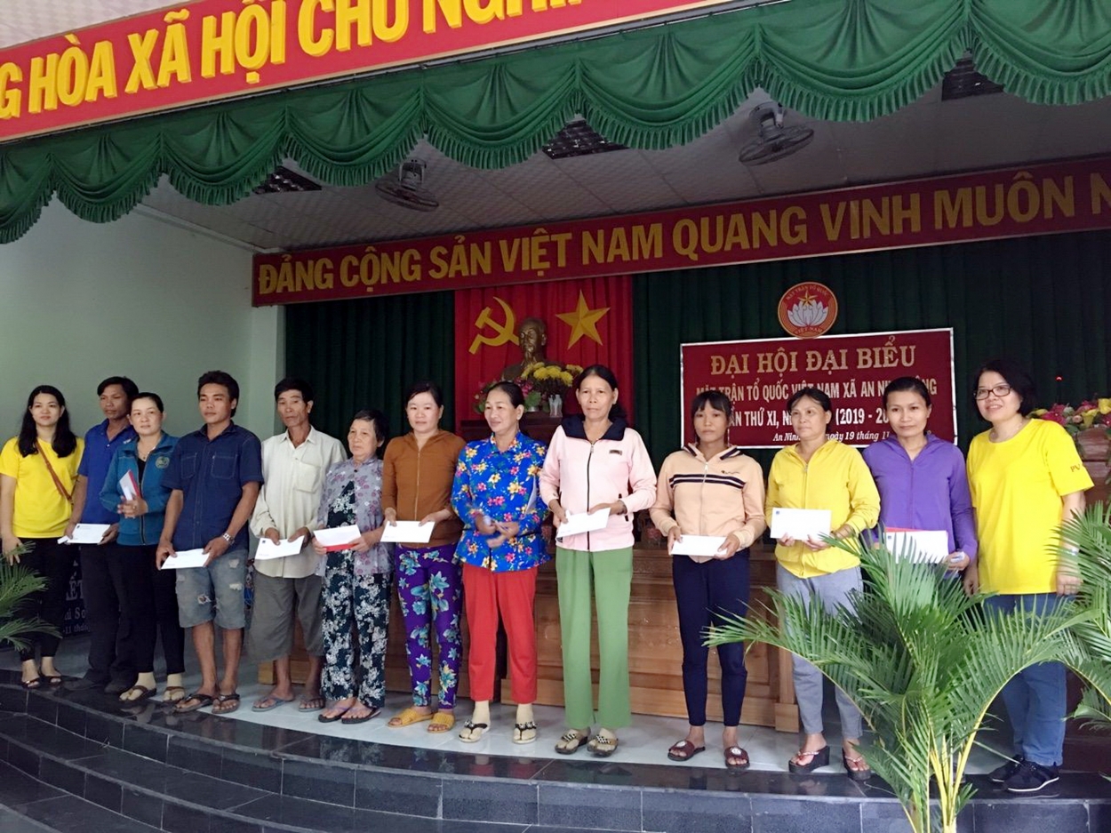 Ban Nữ công PV GAS thăm hỏi đồng bào tỉnh Phú Yên.
