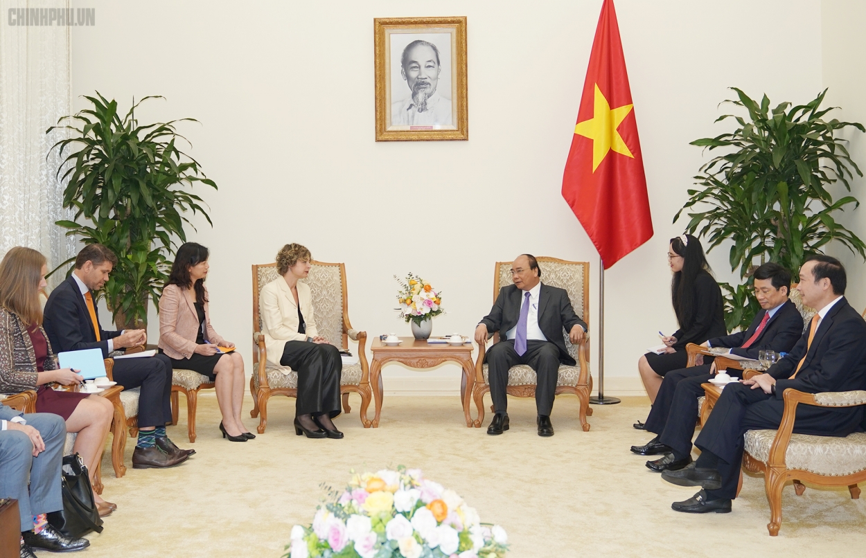 Thủ tướng trân trọng chúc mừng bà Elsbeth Akkerman đảm nhận nhiệm vụ Đại sứ Hà Lan tại Việt Nam.