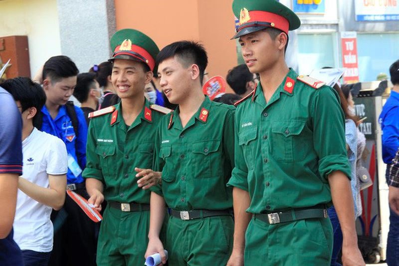 Thí sinh phải qua sơ tuyển thì mới được xét tuyển vào trường quân đội.