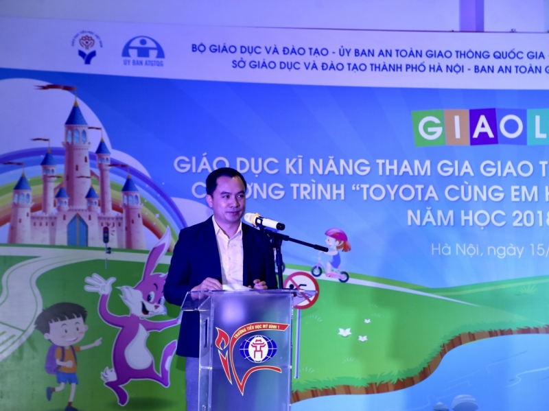 Ông Mạc Quang Quyền, phụ trách hoạt động trách nhiệm xã hội Công ty Ô tô Toyota Việt Nam phát biểu tại buổi Giao lưu giáo dục kỹ năng tham gia giao thông an toàn cho học sinh tiểu học