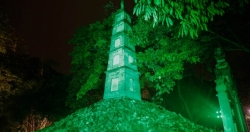 “Nhuộm xanh” Tháp Bút (Hà Nội) hưởng ứng chiến dịch “Nhuộm xanh toàn cầu”