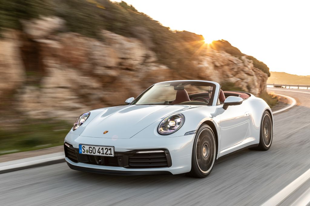Porsche 718 Cayman phải 