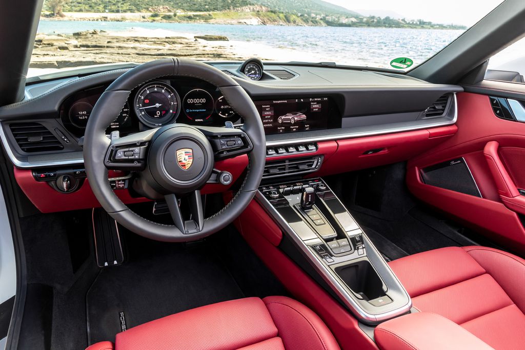 Khoang nội thất sang trọng và thể thao của Porsche 911