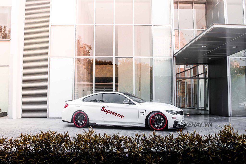 TP.HCM: Bắt gặp BMW 420i Coupe độ thành M4 