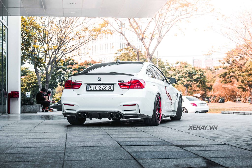 TP.HCM: Bắt gặp BMW 420i Coupe độ thành M4 