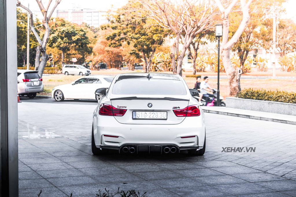 TP.HCM: Bắt gặp BMW 420i Coupe độ thành M4 