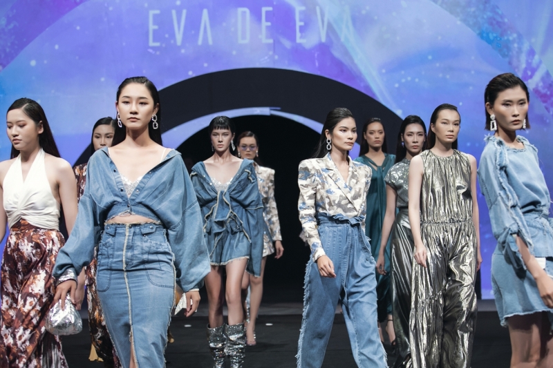 Hoa hậu Hương Giang làm vedette trong fashion show “Colour Your Mood”