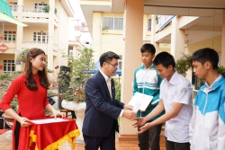 Nam A Bank “Nâng bước đến trường – Thắp sáng tương lai” cho học sinh vùng khó khăn biển đảo Quảng Ninh