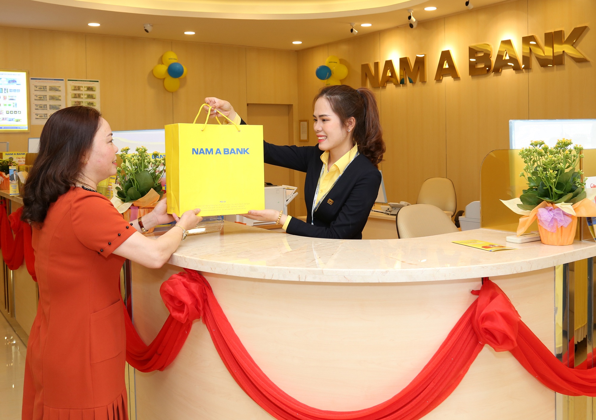 Hàng ngàn khách hàng gửi tiết kiệm trúng thưởng Nam A Bank