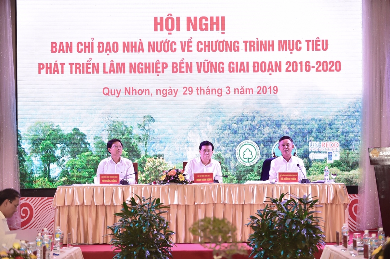 Phó Thủ tướng Trịnh Đình Dũng chủ trì Hội nghị.