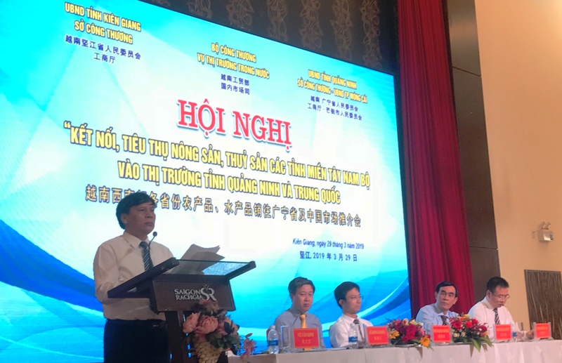 Ông Vũ Văn Kinh, Chủ tịch UBND TP Móng Cái phát biểu tại hội nghị.