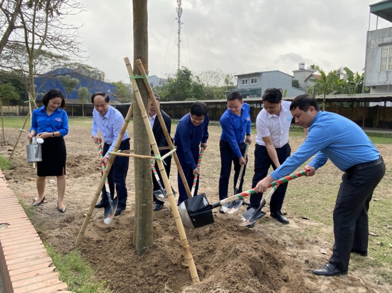 Hoạt động trồng cây xanh tại huyện Thanh Oai