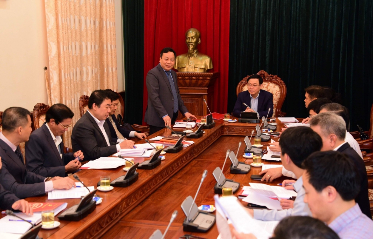 Trưởng ban Tuyên giáo Thành ủy Nguyễn Văn Phong báo cáo tại Hội nghị