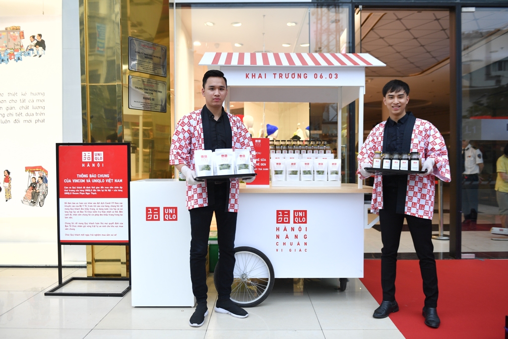 Cửa hàng UNIQLO tại Hà Nội đón chào những khách hàng đầu tiên