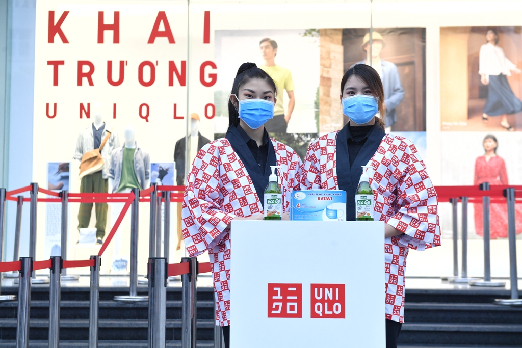 Cửa hàng UNIQLO tại Hà Nội đón chào những khách hàng đầu tiên