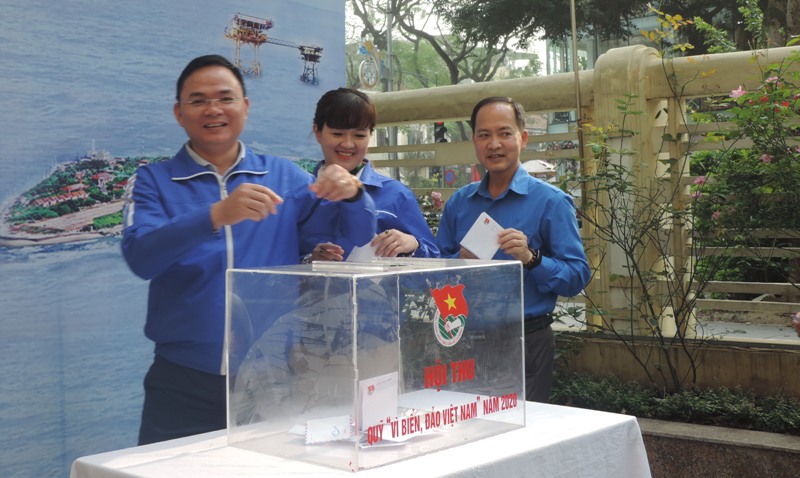 Thành đoàn Hà Nội hội thu ủng hộ Quỹ “Vì biển, đảo Việt Nam”