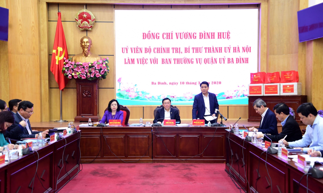 Chủ tịch UBND TP Hà Nội Nguyễn Đức Chung phát biểu tại cuộc làm việc