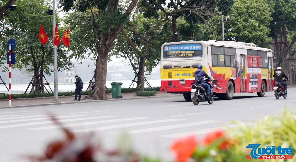 Cổ động trực quan chào mừng kỷ niệm 90 năm ngày thành lập Đảng bộ thành phố Hà Nội