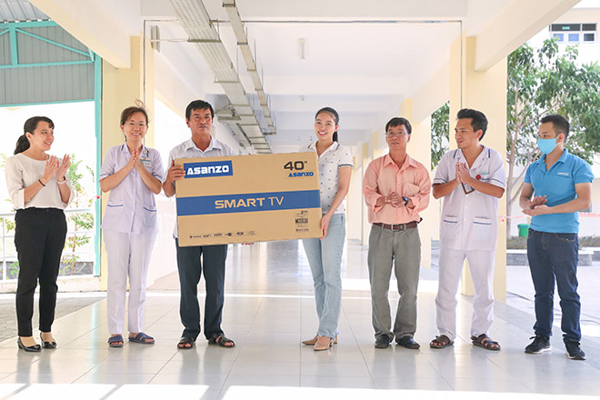 Asanzo trang bị Tivi smart 40 inch hỗ trợ công tác điều trị Covid 19 tại Bệnh viện Cần Giờ