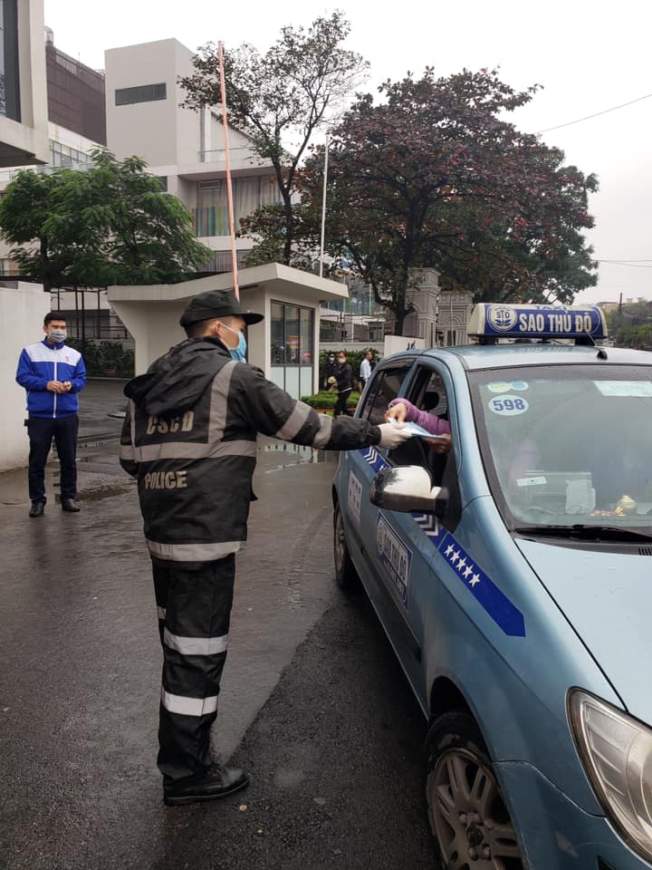 Bên cạnh việc thực hiện tốt nhiệm vụ chuyên môn, các chiến sĩ công an, đảng viên trẻ luôn xung kích, thể hiện được vai trò của những người tiên phong