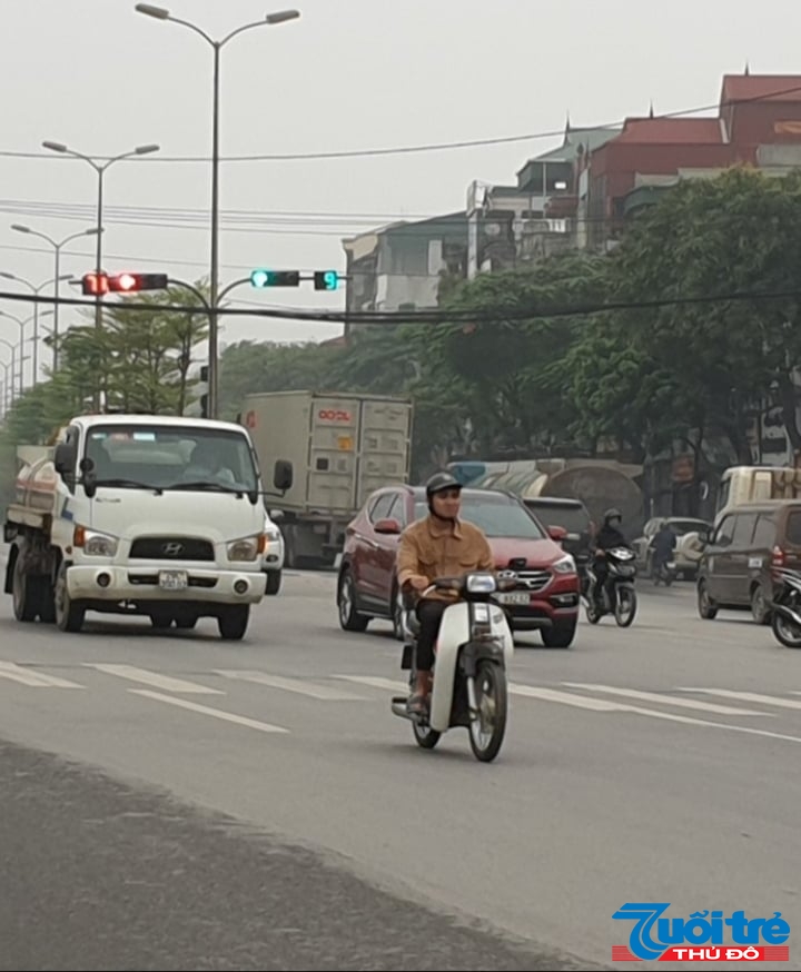 Người tham gia giao thông trên tuyến đường Long Biên chưa thực hiện đeo khẩu trang