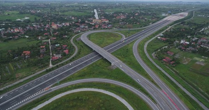Phân luồng giao thông đường vành đai 3 trên cao phục vụ thi công nút giao với cao tốc Hà Nội - Hải Phòng