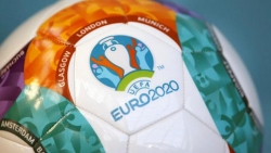 Vòng chung kết Euro 2020 hoãn sang năm sau vì Covid-19