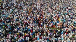 Bangladesh: Hàng chục nghìn người tụ tập cầu nguyện xua đuổi Covid-19
