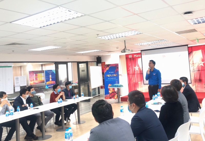 Đồng chí Nguyễn Đức Tiến, Phó Bí thư Thành đoàn, Chủ tịch Hội LHTN Việt Nam thành phố Hà Nội phát biểu tại chương trình