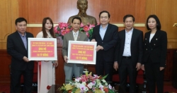 Vợ chồng doanh nhân Lê Văn Kiểm ủng hộ 20 tỉ đồng phòng chống dịch Covid-19 và hạn mặn ở ĐBSCL