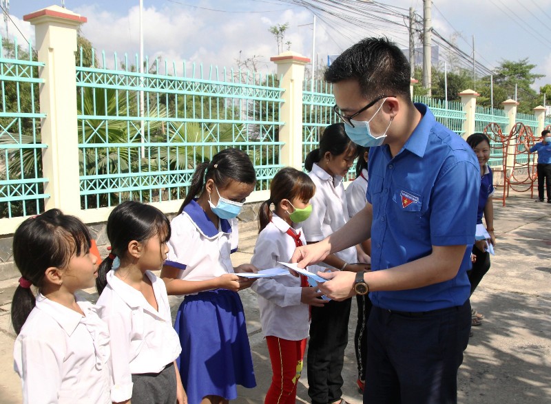 Ấm áp nghĩa tình “Tháng Ba biên giới” tại An Giang