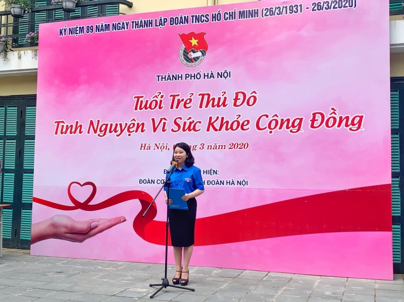 Đồng chí Chu Hồng Minh, UVBCH TW Đoàn, Phó Bí thư Thường trực Thành đoàn, Chủ tịch Hội Sinh viên Việt Nam thành phố Hà Nội phát biểu khai mạc chương trình