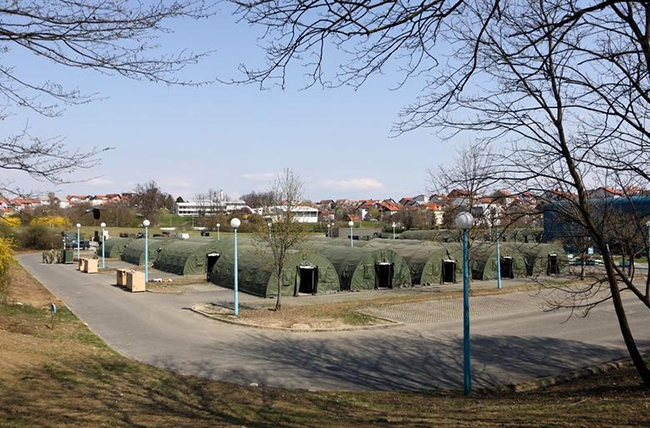 Lán trại quân sự được xây dành cho bệnh nhân nhiễm SARS-CoV-2 tại Zagreb, Croatia