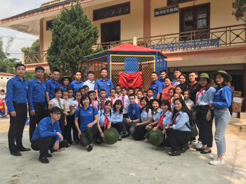 Đoàn Thanh niên Hà Nội tặng sân chơi cho trẻ em vùng cao