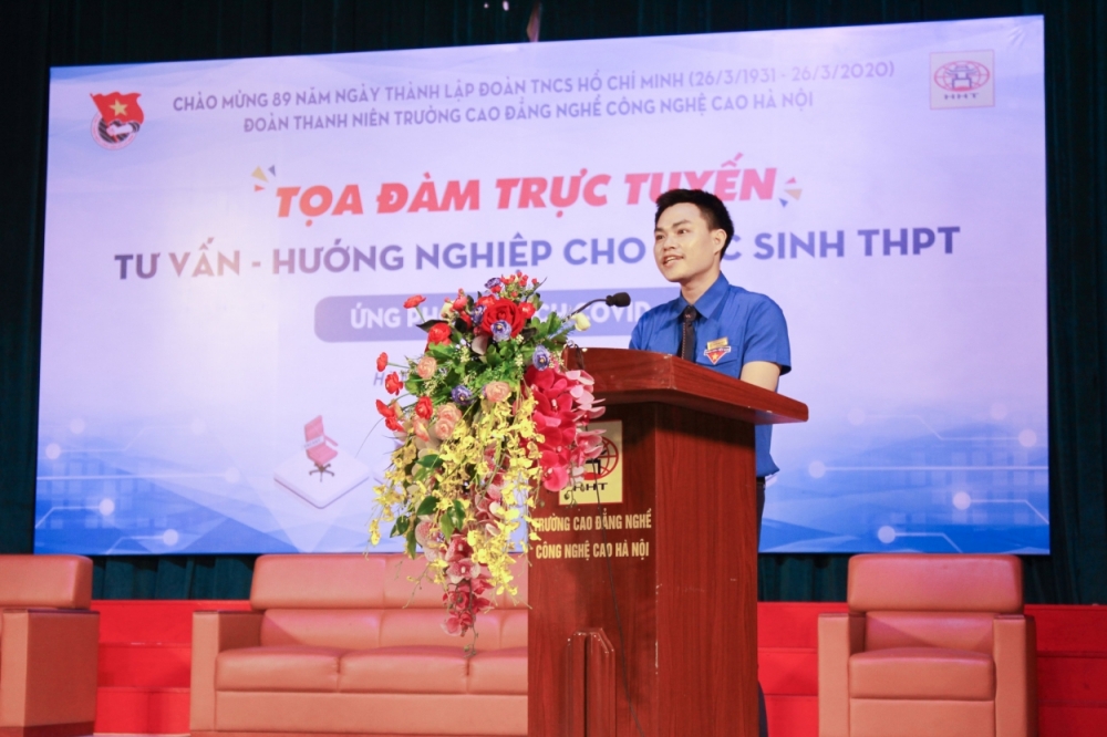 Đồng chí Nguyễn Minh Phương, Bí thư Đoàn TNCS Hồ Chí Minh trường Cao đẳng nghề Công nghệ cao Hà Nội phát biểu tại chương trình