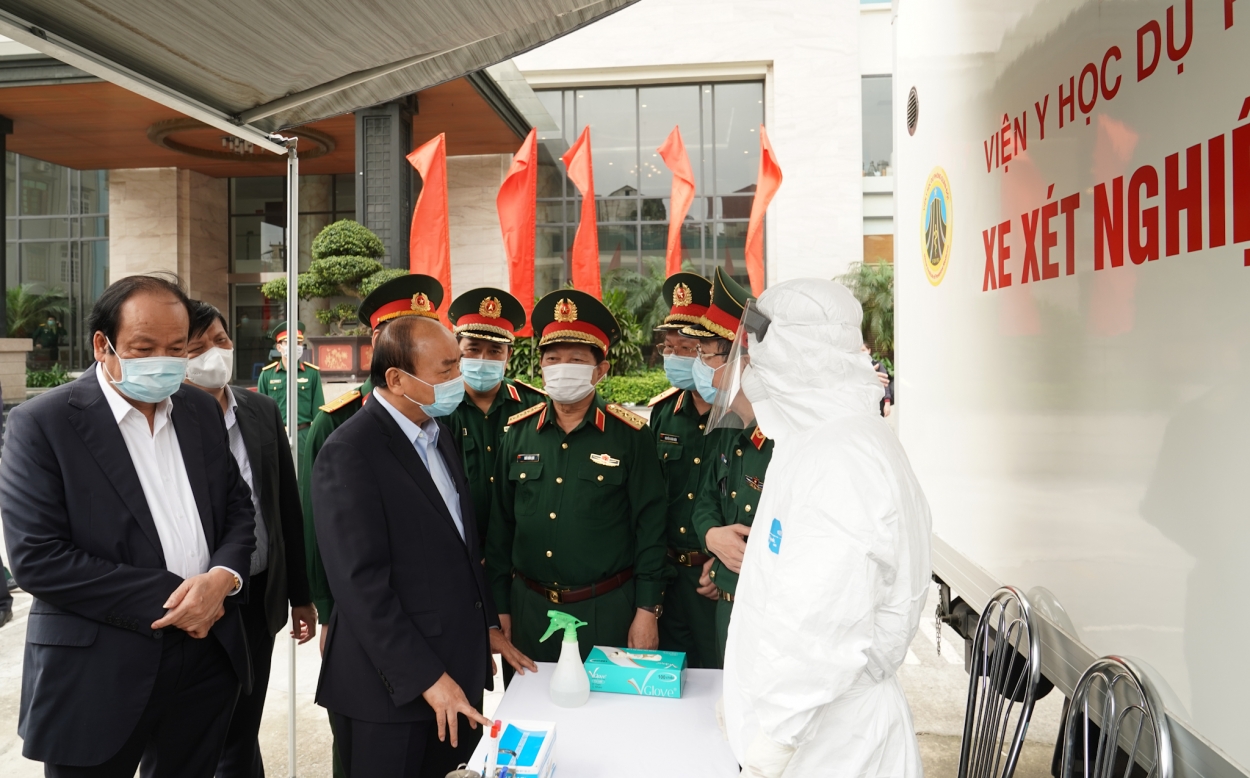 Thủ tướng Nguyễn Xuân Phúc kiểm tra công tác phòng, chống dịch Covid-19 tại Bộ Quốc phòng