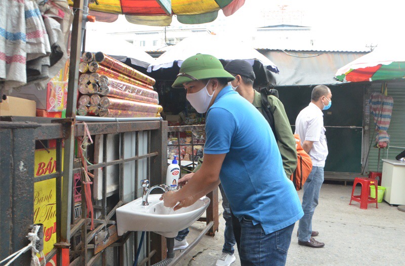 Điểm rửa tay công cộng tại chợ thực phẩm số 3 được người dân sử dụng thường xuyên
