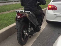 Scooter bánh lớn mang logo VinFast bất ngờ lộ ảnh thử nghiệm