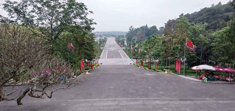 Rất ít khi đền Hùng vắng lặng như dịp này