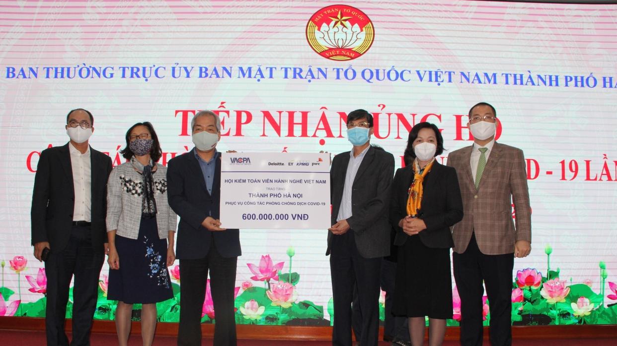 MTTQ Việt Nam thành phố Hà Nội tiếp nhận gần 3 tỷ đồng ủng hộ phòng chống dịch Covid-19