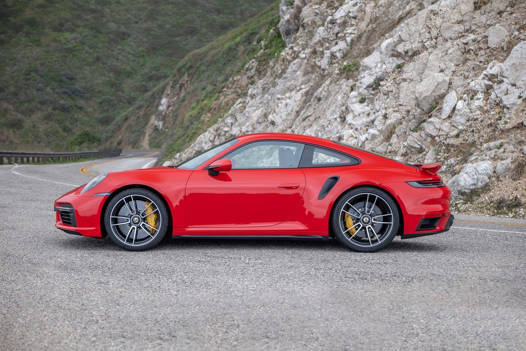 Porsche 911 Turbo S 2021: 650 mã lực, 800 Nm và nhiều điều thú vị