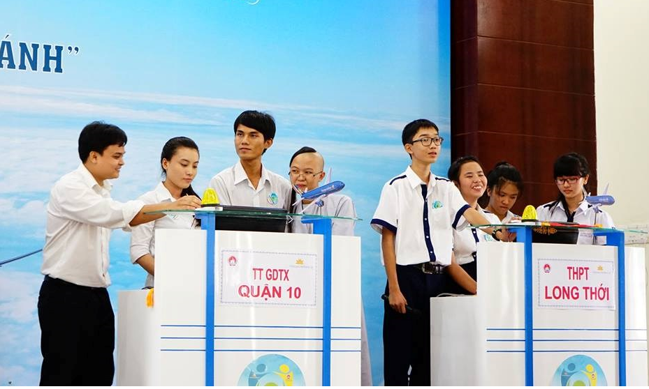 Chàng trai tìm ánh sáng từ bóng tối