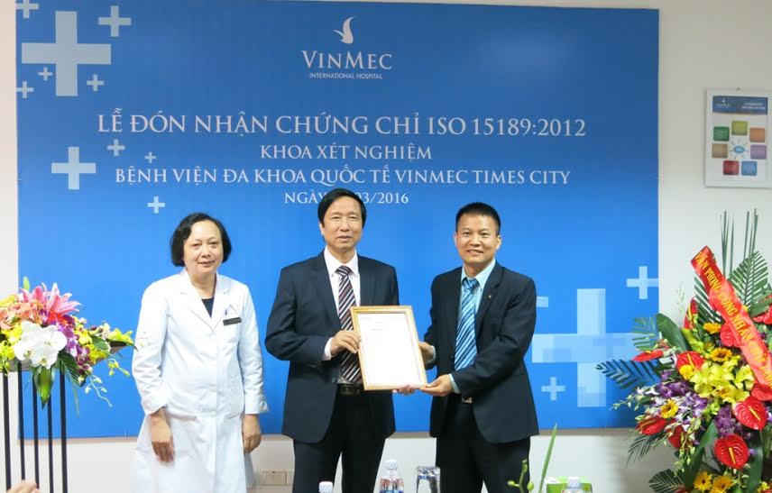 Khoa Xét nghiệm Vinmec Times City đón nhận chứng chỉ ISO 15189: 2012